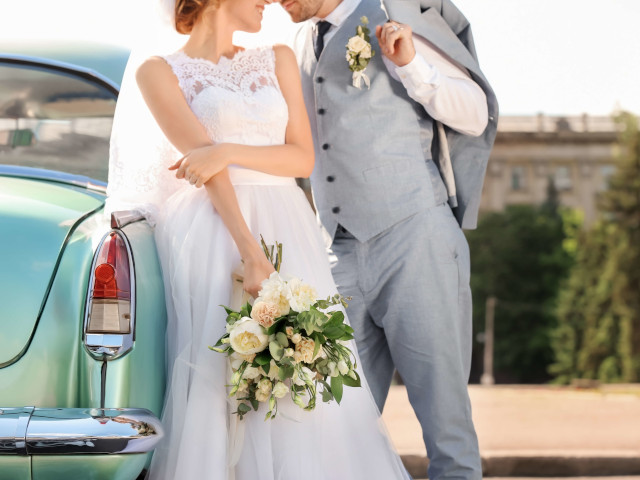 フォトウエディングを撮るカップル